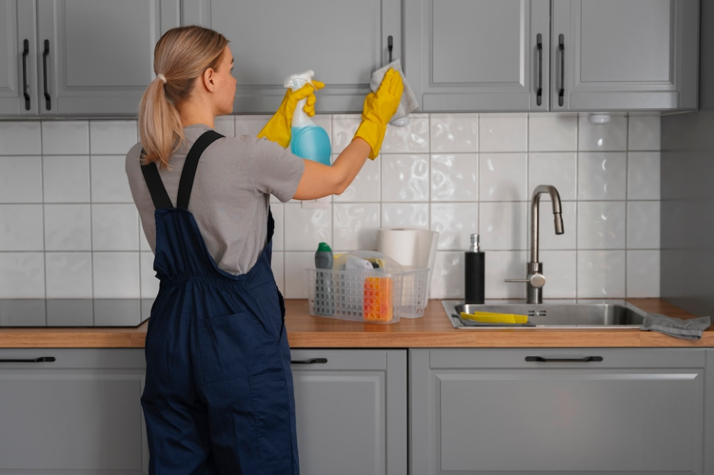 Deep Cleaning Your Kitchen: A Professional’s Step-by-Step Guide 1 Ultimate Kitchen Cleaning Checklist - A Step-by-Step Guide
