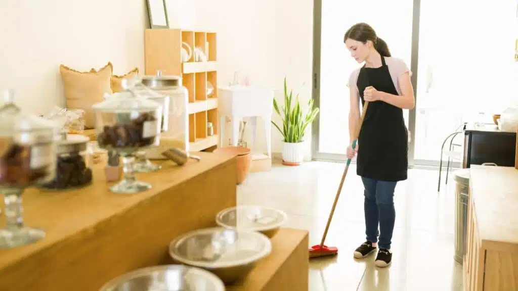 Budget-Friendly Cleaning in Your Area: How to Keep a Clean Home Without Overspending 2 Keep a Clean Home Without Overspending